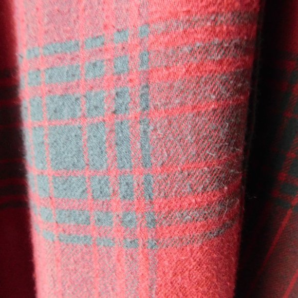 🎨 Oversized Artist Flannel Shirt - Picture 3 of 11